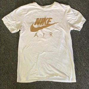 Men’s gold reflective Nike tee